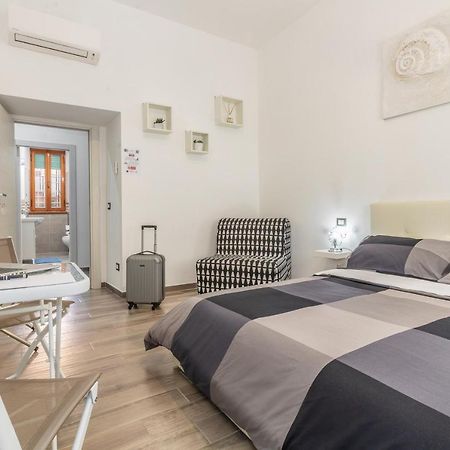 Scirocco Rooms Civitavecchia Bagian luar foto