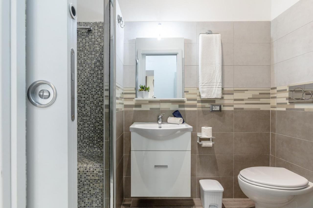 Scirocco Rooms Civitavecchia Bagian luar foto