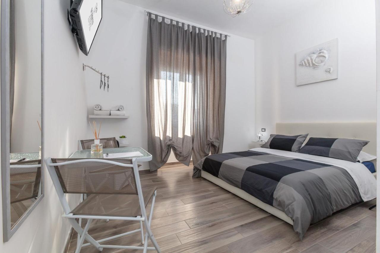 Scirocco Rooms Civitavecchia Bagian luar foto